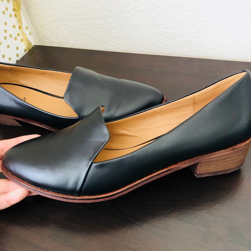 Black KELSI DAGGER flats with short heel